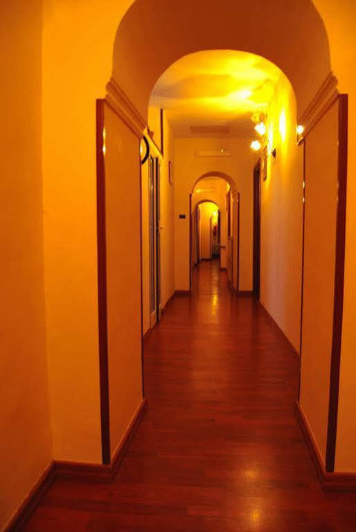 Duomo Apartments Napoli Bagian luar foto